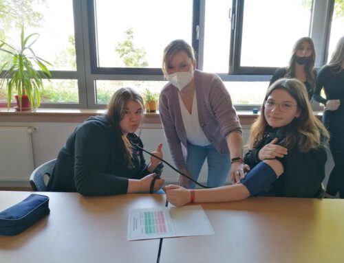 Pra­xis­ori­en­tierter Pro­jekttag des Pro­fil­kurses Gesundheit und Soziales zu Pflegeberufen